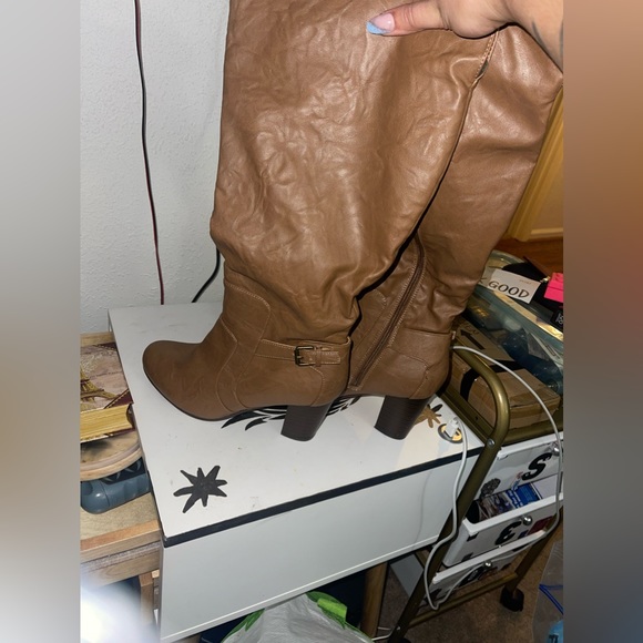 Light Brown Leather Heeled Boots - Picture 2 of 3